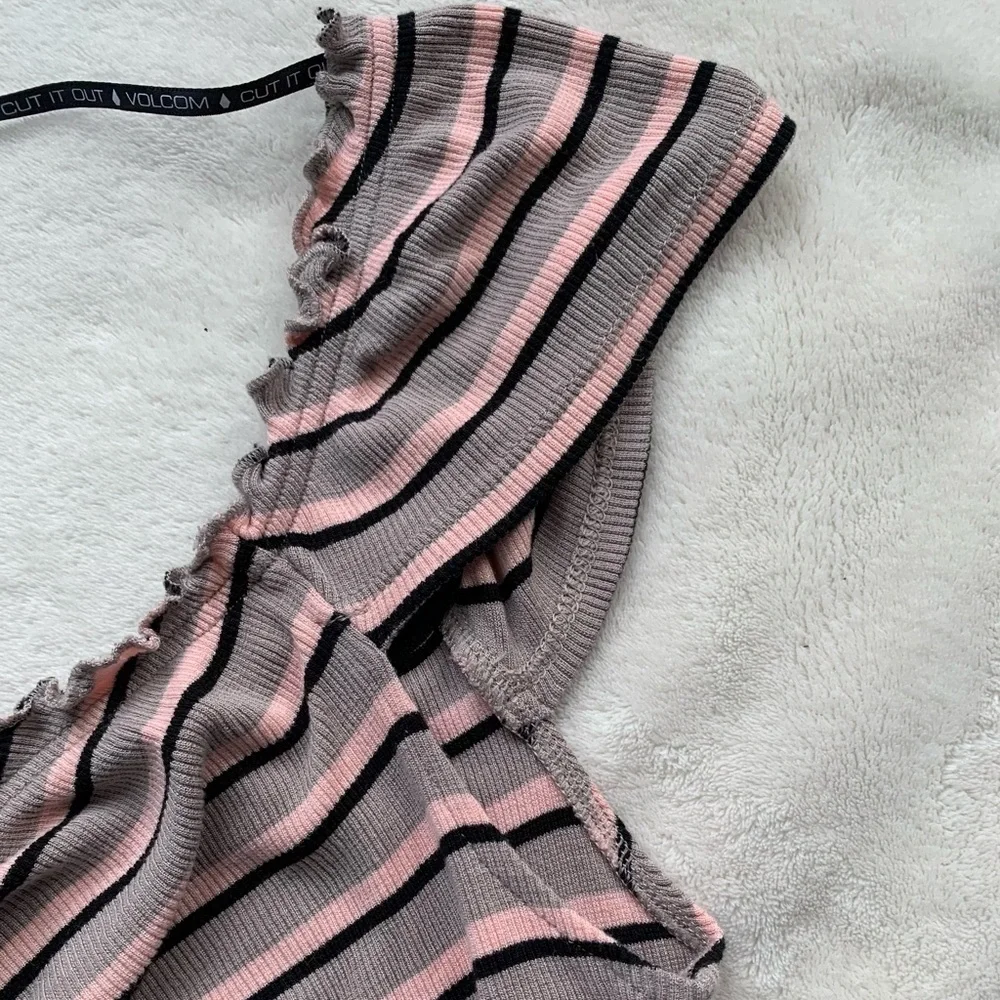 Volcom Ruffle Ribbed Crop Top - Picture 5 of 9